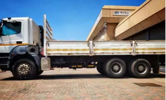 اشتري مستعمل Mercedes‒Benz Truck White شاحنة في Maseru في Maseru اشتري مستعمل Mercedes‒Benz Truck White شاحنة في Maseru في Maseru