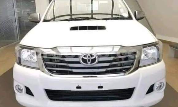 Sayi Na hannu Toyota Hilux White Mota in Maseru a Maseru Sayi Na hannu Toyota Hilux White Mota in Maseru a Maseru