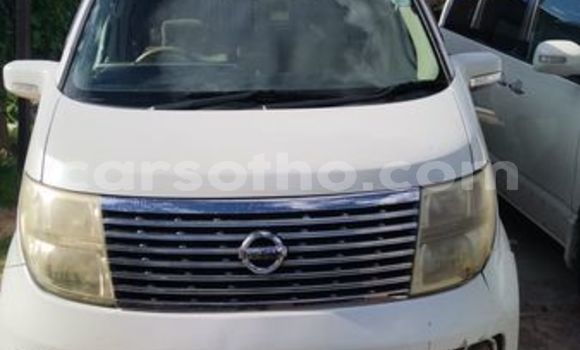 اشتري مستعمل Nissan Elgrand White سيارة في Mafeteng في Mafeteng