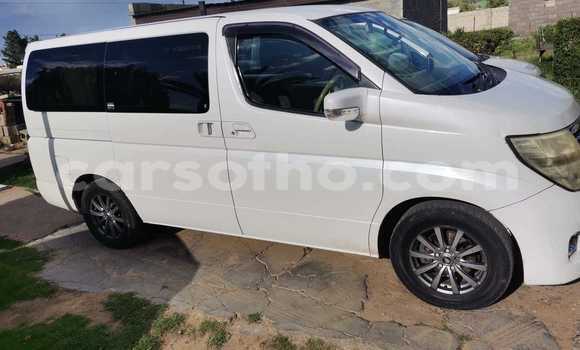 Sayi Na hannu Nissan Elgrand White Mota in Mafeteng a Mafeteng Sayi Na hannu Nissan Elgrand White Mota in Mafeteng a Mafeteng