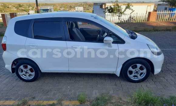 Sayi Na hannu Honda FIT White Mota in Import - Dubai a Maseru Sayi Na hannu Honda FIT White Mota in Import - Dubai a Maseru