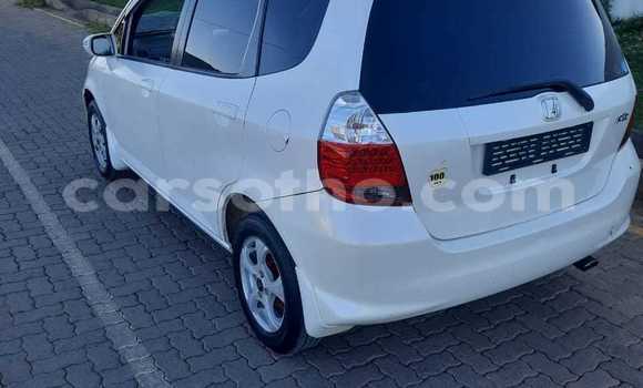 Sayi Na hannu Honda FIT White Mota in Import - Dubai a Maseru Sayi Na hannu Honda FIT White Mota in Import - Dubai a Maseru