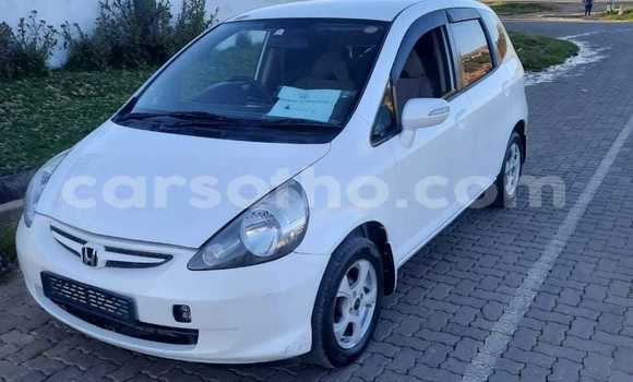 Sayi Na hannu Honda FIT White Mota in Import - Dubai a Maseru Sayi Na hannu Honda FIT White Mota in Import - Dubai a Maseru