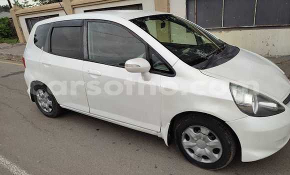Acheter Occasion Voiture Honda FIT Blanc à Maputsoa, Leribe Acheter Occasion Voiture Honda FIT Blanc à Maputsoa, Leribe