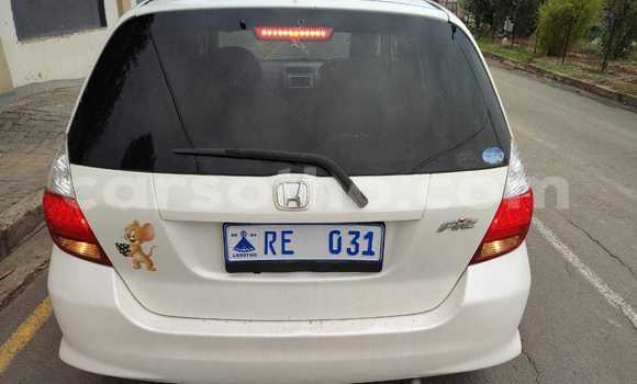 Acheter Occasion Voiture Honda FIT Blanc à Maputsoa, Leribe Acheter Occasion Voiture Honda FIT Blanc à Maputsoa, Leribe