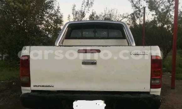 Sayi Na hannu Toyota Hilux White Mota in Mafeteng a Mafeteng Sayi Na hannu Toyota Hilux White Mota in Mafeteng a Mafeteng