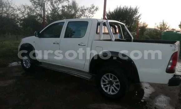 Sayi Na hannu Toyota Hilux White Mota in Mafeteng a Mafeteng Sayi Na hannu Toyota Hilux White Mota in Mafeteng a Mafeteng