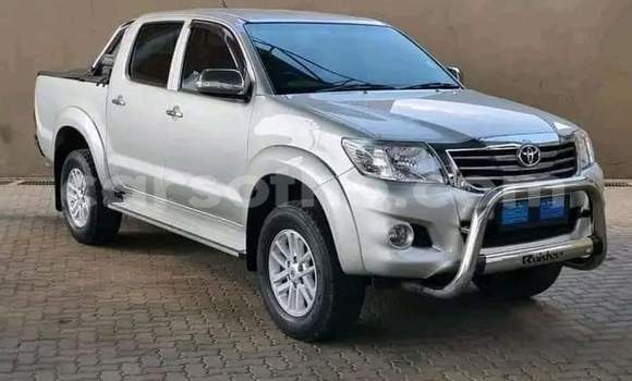 Sayi Na hannu Toyota Hilux Silver Mota in Maseru a Maseru Sayi Na hannu Toyota Hilux Silver Mota in Maseru a Maseru