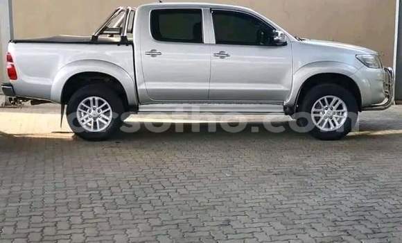 Sayi Na hannu Toyota Hilux Silver Mota in Maseru a Maseru Sayi Na hannu Toyota Hilux Silver Mota in Maseru a Maseru