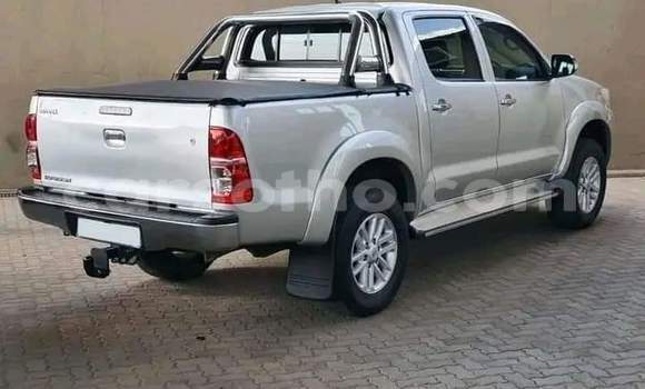 Sayi Na hannu Toyota Hilux Silver Mota in Maseru a Maseru Sayi Na hannu Toyota Hilux Silver Mota in Maseru a Maseru