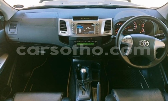 Sayi Na hannu Toyota Hilux White Mota in Maputsoe a Leribe Sayi Na hannu Toyota Hilux White Mota in Maputsoe a Leribe
