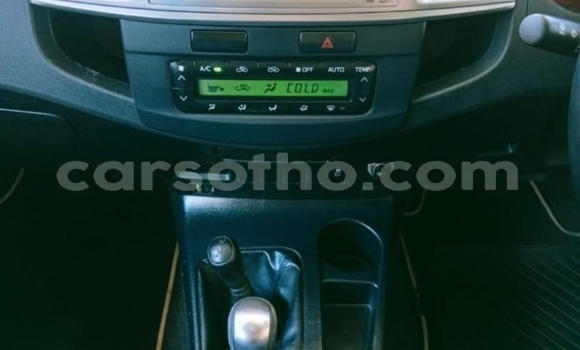 Sayi Na hannu Toyota Hilux White Mota in Maputsoe a Leribe Sayi Na hannu Toyota Hilux White Mota in Maputsoe a Leribe