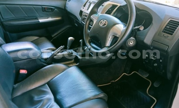 Sayi Na hannu Toyota Hilux White Mota in Maputsoe a Leribe Sayi Na hannu Toyota Hilux White Mota in Maputsoe a Leribe