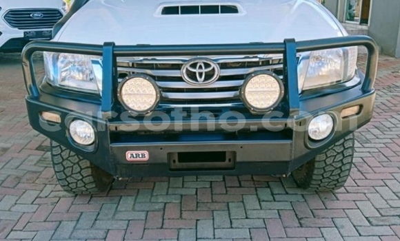 Sayi Na hannu Toyota Hilux White Mota in Maputsoe a Leribe Sayi Na hannu Toyota Hilux White Mota in Maputsoe a Leribe