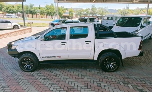 Sayi Na hannu Toyota Hilux White Mota in Maputsoe a Leribe Sayi Na hannu Toyota Hilux White Mota in Maputsoe a Leribe