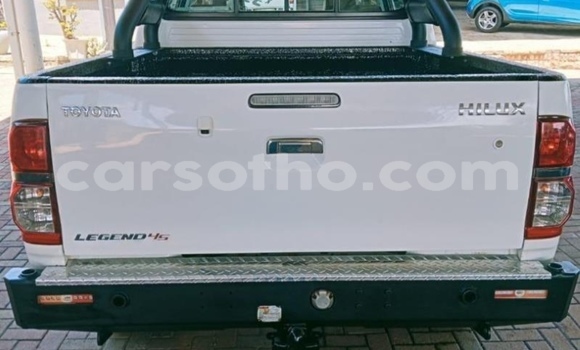 Sayi Na hannu Toyota Hilux White Mota in Maputsoe a Leribe Sayi Na hannu Toyota Hilux White Mota in Maputsoe a Leribe