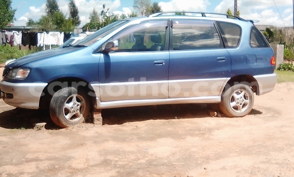 اشتري مستعمل Toyota Ipsum Blue سيارة في Maseru في Maseru