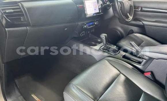 Sayi Na hannu Toyota Hilux Silver Mota in Maseru a Maseru Sayi Na hannu Toyota Hilux Silver Mota in Maseru a Maseru