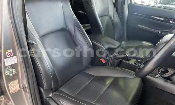 Sayi Na hannu Toyota Hilux Silver Mota in Maseru a Maseru Sayi Na hannu Toyota Hilux Silver Mota in Maseru a Maseru