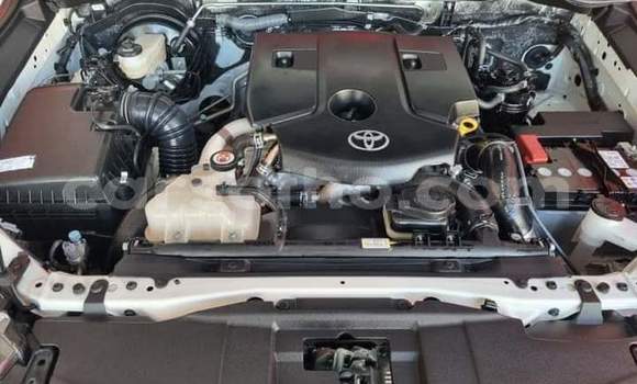 Sayi Na hannu Toyota Hilux Silver Mota in Maseru a Maseru Sayi Na hannu Toyota Hilux Silver Mota in Maseru a Maseru