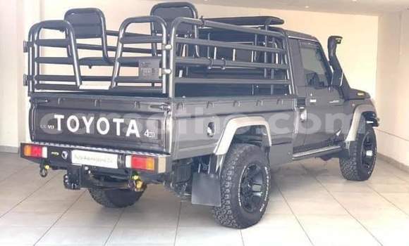 Sayi Na hannu Toyota Land Cruiser Black Mota in Maseru a Maseru Sayi Na hannu Toyota Land Cruiser Black Mota in Maseru a Maseru
