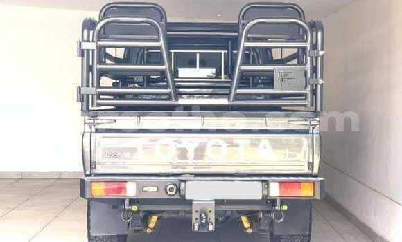 Sayi Na hannu Toyota Land Cruiser Black Mota in Maseru a Maseru Sayi Na hannu Toyota Land Cruiser Black Mota in Maseru a Maseru