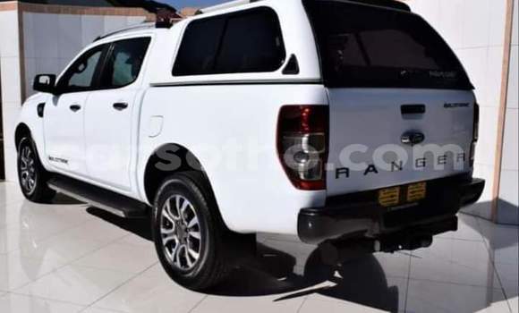 Sayi Na hannu Ford Ranger White Mota in Maseru a Maseru Sayi Na hannu Ford Ranger White Mota in Maseru a Maseru
