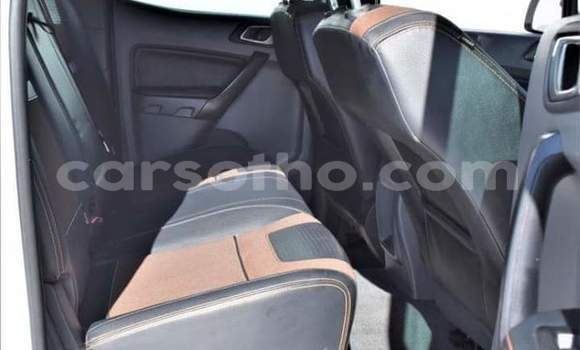 Sayi Na hannu Ford Ranger White Mota in Maseru a Maseru Sayi Na hannu Ford Ranger White Mota in Maseru a Maseru
