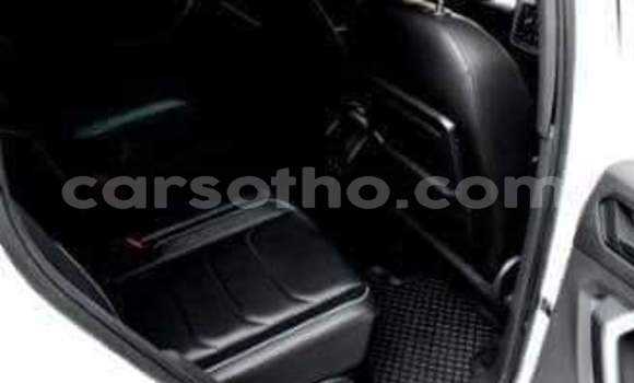 Buy Used Volkswagen Tiguan White Car in Maseru in Maseru Buy Used Volkswagen Tiguan White Car in Maseru in Maseru