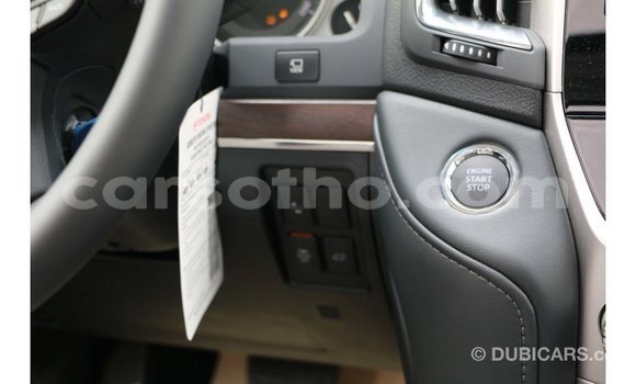 Sayi Imported Toyota Land Cruiser White Mota in Import - Dubai a Maseru Sayi Imported Toyota Land Cruiser White Mota in Import - Dubai a Maseru