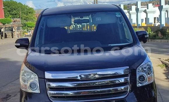 Sayi Na hannu Toyota Noah Black Mota in Maseru a Maseru