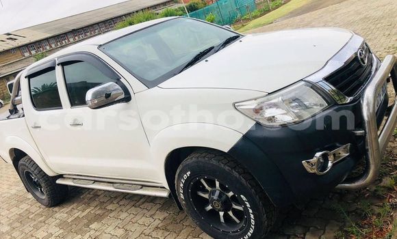 Sayi Na hannu Toyota 4Runner White Mota in Maputsoa a Leribe Sayi Na hannu Toyota 4Runner White Mota in Maputsoa a Leribe