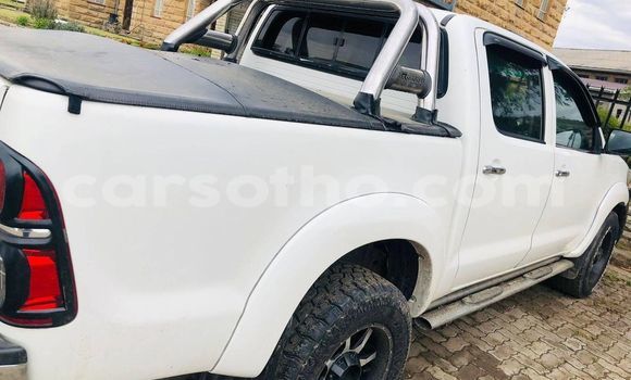 Sayi Na hannu Toyota 4Runner White Mota in Maputsoa a Leribe Sayi Na hannu Toyota 4Runner White Mota in Maputsoa a Leribe