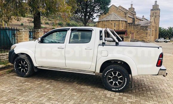 Sayi Na hannu Toyota 4Runner White Mota in Maputsoa a Leribe Sayi Na hannu Toyota 4Runner White Mota in Maputsoa a Leribe