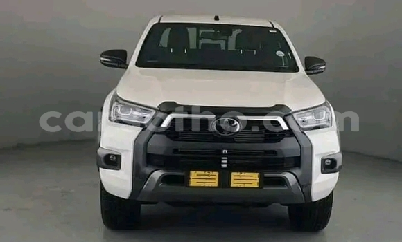 اشتري مستعمل Toyota Hilux White سيارة في Maseru في Maseru