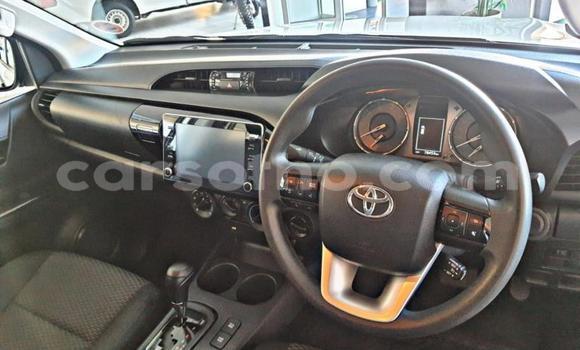 Sayi Na hannu Toyota Hilux White Mota in Maseru a Maseru Sayi Na hannu Toyota Hilux White Mota in Maseru a Maseru