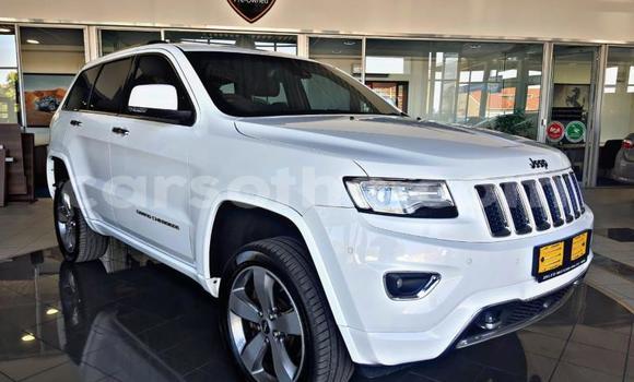 Sayi Na hannu Jeep Grand Cherokee White Mota in Maseru a Maseru Sayi Na hannu Jeep Grand Cherokee White Mota in Maseru a Maseru