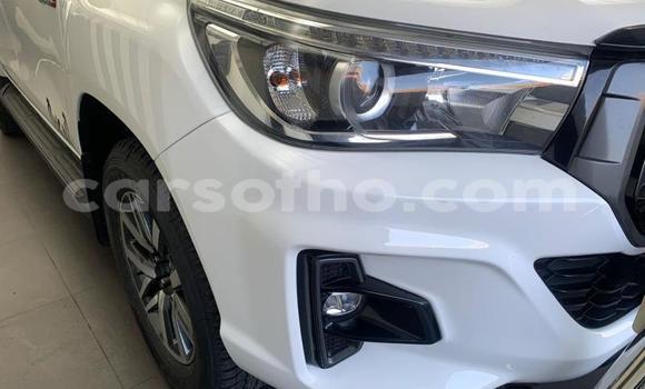 Sayi Na hannu Toyota Hilux White Mota in Maseru a Maseru Sayi Na hannu Toyota Hilux White Mota in Maseru a Maseru