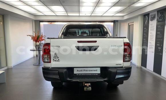 Sayi Na hannu Toyota Hilux White Mota in Maseru a Maseru Sayi Na hannu Toyota Hilux White Mota in Maseru a Maseru