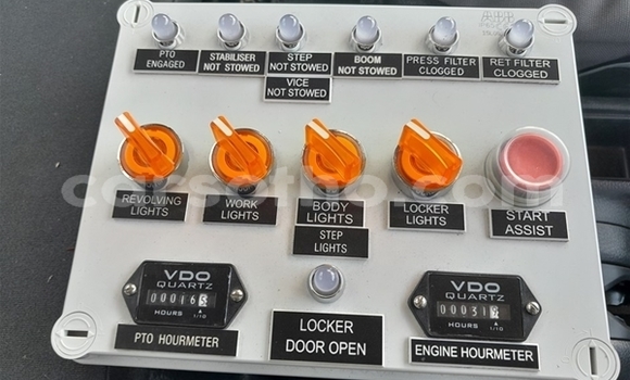 Sayi Na hannu Hino 300 Series White Babbar mota in Maseru a Maseru Sayi Na hannu Hino 300 Series White Babbar mota in Maseru a Maseru