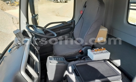 Sayi Na hannu Hino 300 Series White Babbar mota in Maseru a Maseru Sayi Na hannu Hino 300 Series White Babbar mota in Maseru a Maseru