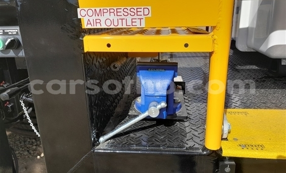 Sayi Na hannu Hino 300 Series White Babbar mota in Maseru a Maseru Sayi Na hannu Hino 300 Series White Babbar mota in Maseru a Maseru