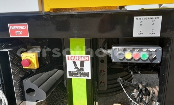 Sayi Na hannu Hino 300 Series White Babbar mota in Maseru a Maseru Sayi Na hannu Hino 300 Series White Babbar mota in Maseru a Maseru