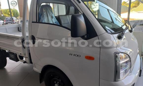 Sayi Na hannu Hyundai H1 White Mota in Maseru a Maseru Sayi Na hannu Hyundai H1 White Mota in Maseru a Maseru