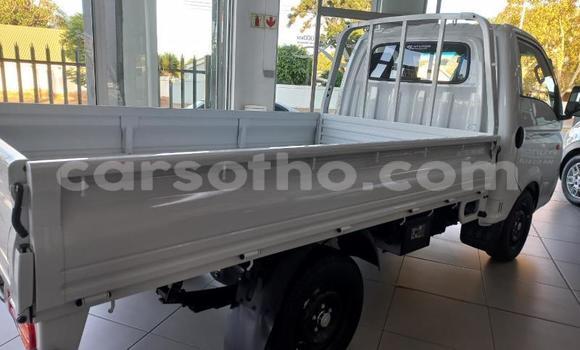 Sayi Na hannu Hyundai H1 White Mota in Maseru a Maseru Sayi Na hannu Hyundai H1 White Mota in Maseru a Maseru