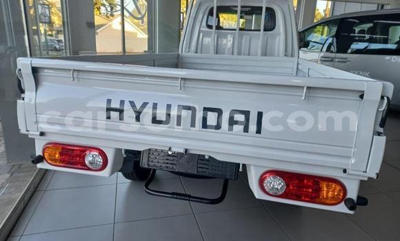 Sayi Na hannu Hyundai H1 White Mota in Maseru a Maseru Sayi Na hannu Hyundai H1 White Mota in Maseru a Maseru