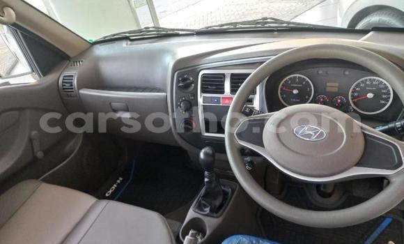 Sayi Na hannu Hyundai H1 White Mota in Maseru a Maseru Sayi Na hannu Hyundai H1 White Mota in Maseru a Maseru