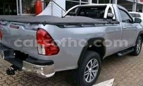 Sayi Na hannu Toyota Hilux Silver Mota in Maseru a Maseru Sayi Na hannu Toyota Hilux Silver Mota in Maseru a Maseru