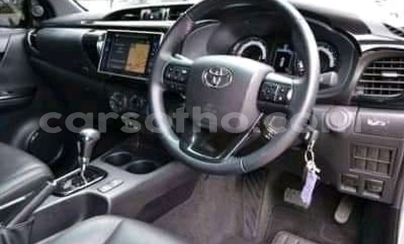 Sayi Na hannu Toyota Hilux Silver Mota in Maseru a Maseru Sayi Na hannu Toyota Hilux Silver Mota in Maseru a Maseru