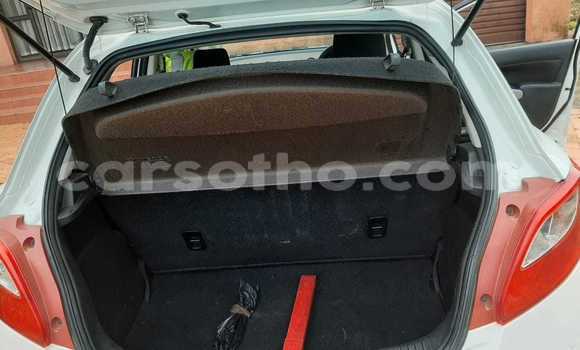 Sayi Na hannu Mazda 2 White Mota in Import - Dubai a Maseru Sayi Na hannu Mazda 2 White Mota in Import - Dubai a Maseru